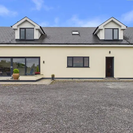 Hill Of Berries Bed & Breakfast 3*
